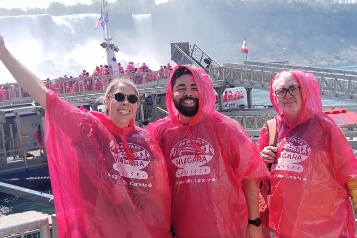 Niagara Falls Day Tour from Toronto — Fast-Track Cruise, Maple Tasting & Falls Views photo 6