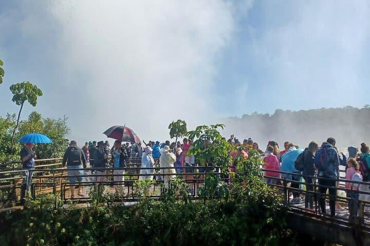 Iguaçu Falls Brazilian Side: Boat Safari, Falls Walkways & Bird Park Guide