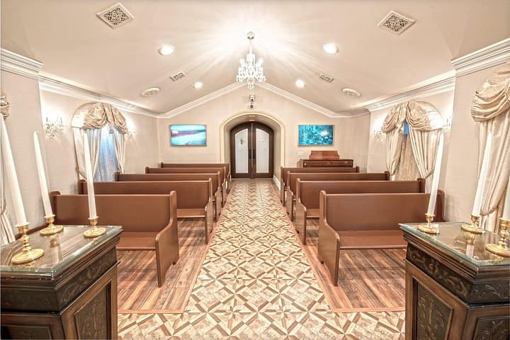 Traditional Las Vegas Wedding Package at Chapel of the Flowers — Classic Vegas Elopement photo 4