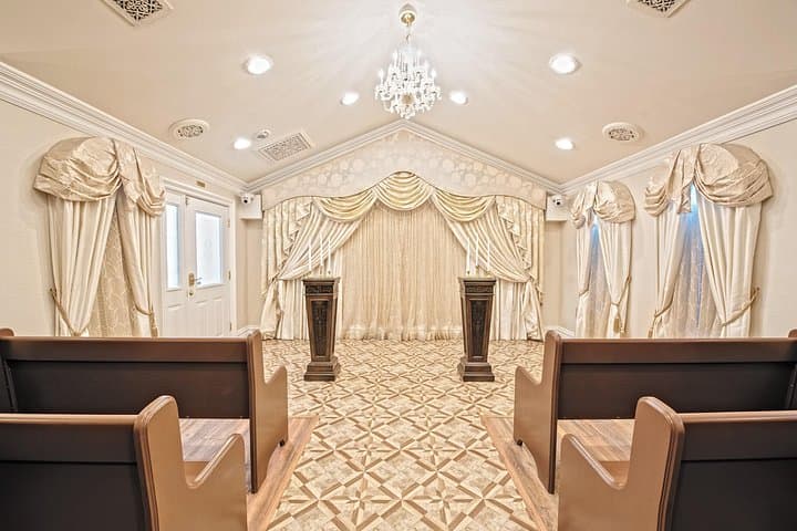 Romantic Las Vegas Wedding Package at Chapel of the Flowers photo 3