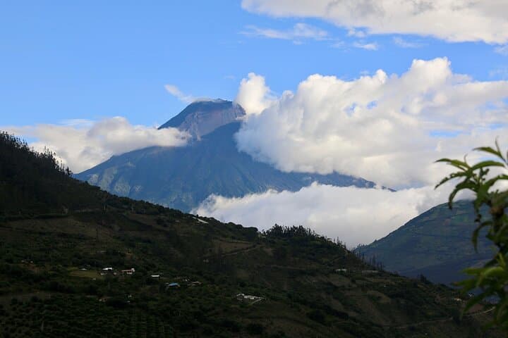 Quilotoa Lagoon and Baños: 2-Day Ecuadorian Highlands Adventure photo 4
