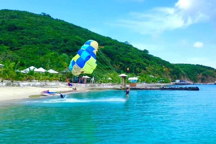 Nha Trang Speedboat Island Tour with Parasailing and Lunch photo 2