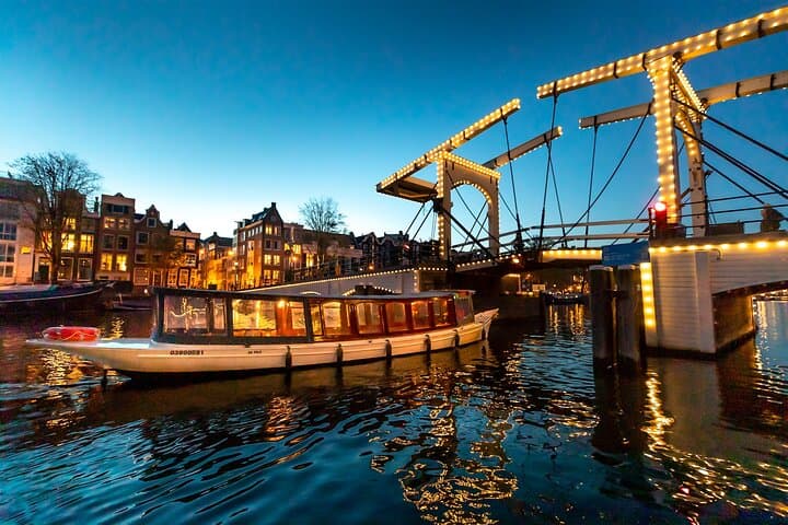 Evening Canal Cruise in Amsterdam — 1-Hour Flagship Experience photo 5
