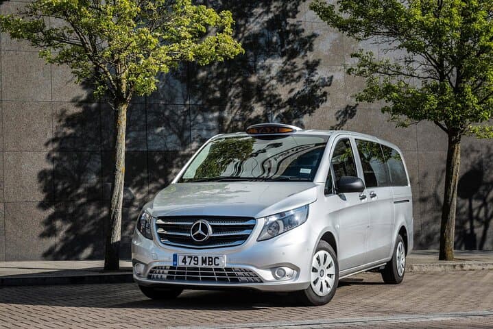Private London Van Tour: 6-Hour Custom Chauffeured City Sightseeing photo 2