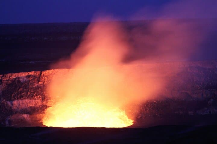 Big Island Volcanoes & Stargazing: Private Full-Day Van Charter from Hilo