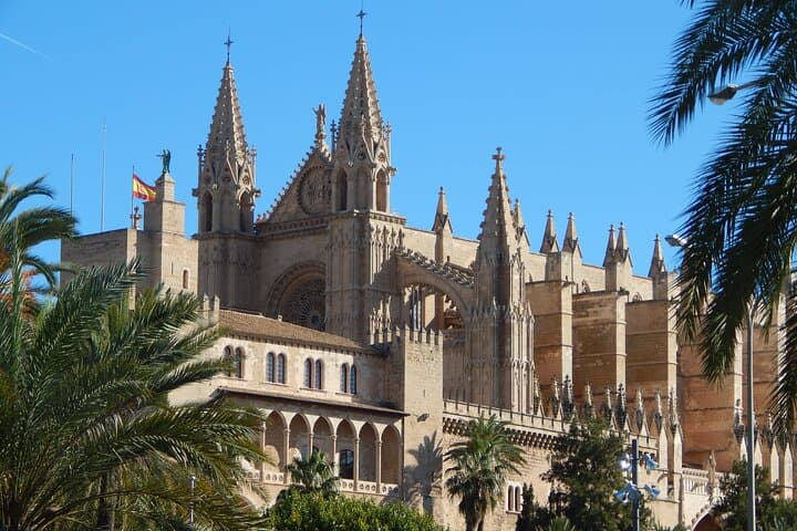 Palma Cathedral Skip-the-Line: Guided Walk Through Gothic Grandeur