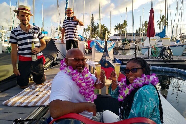 Waikiki Gondola Cruise — Grand Canal Ride with Drinks & Pastries to Magic Island