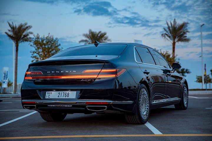 Luxury Dubai Transfer: GENESIS Limousine Airport-to-City Private Ride photo 3