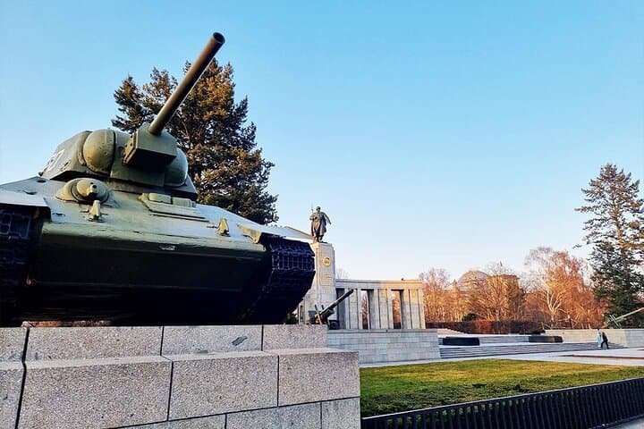 Brandenburg Gate Audio Scavenger Hunt — Private Detective City Rally in Berlin photo 5