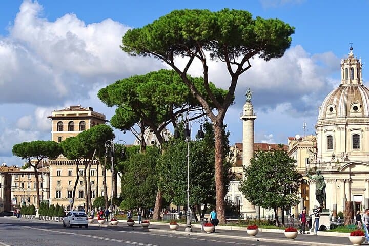 Explore Rome by Eco Golf Cart: Colosseum to Trevi Fountain Guided Tour photo 3