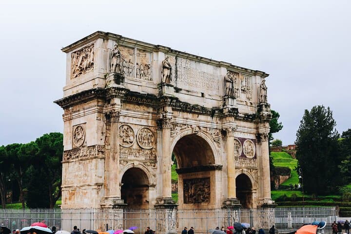 Explore Rome by Eco Golf Cart: Colosseum to Trevi Fountain Guided Tour photo 6