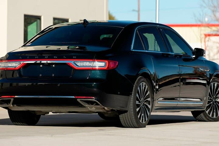 Private Sedan Transfer from Seattle Airport (SEA) to Downtown Seattle photo 2