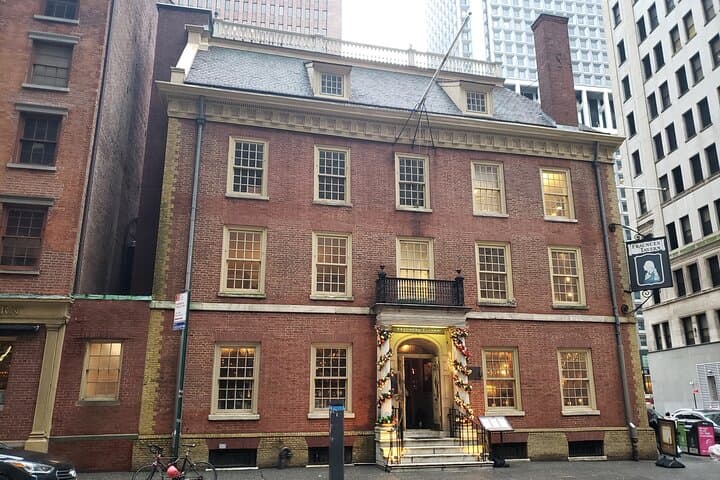 Discover Lower Manhattan Walking Tour: Wall Street, Trinity Church & Historic Stone Street photo 3
