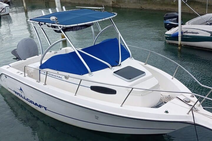 Snorkel with Sea Turtles and Beach Day on Rose Island – Nassau Boat Charter