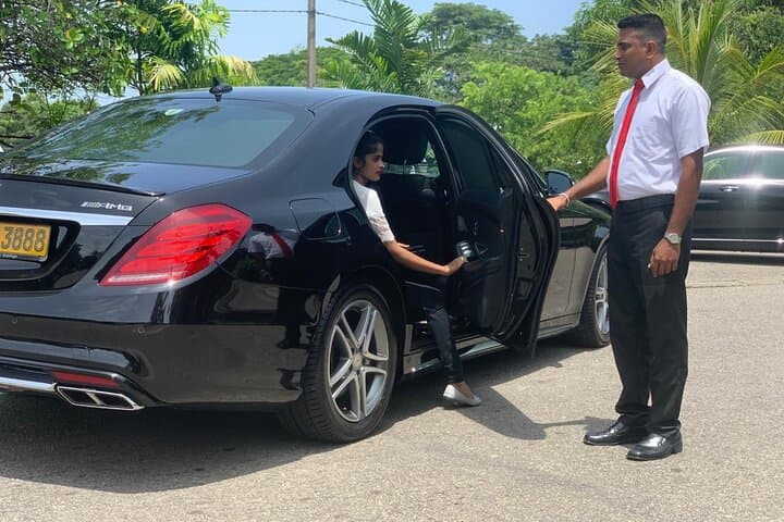 Private Dubai Airport Transfer: Seamless Arrival from DXB to Your Hotel photo 6