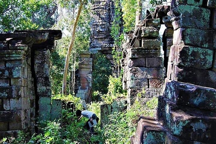 Banteay Chhmar Temple and Silk Farm — Private Day Trip from Siem Reap photo 3