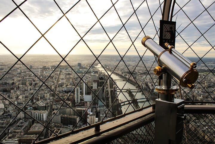 Private 4-Hour Paris Tour with 2-Hour Seine Lunch Cruise photo 4