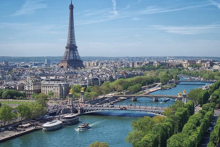 Half-Day Private Paris Panoramic Tour with One-Hour Seine River Cruise