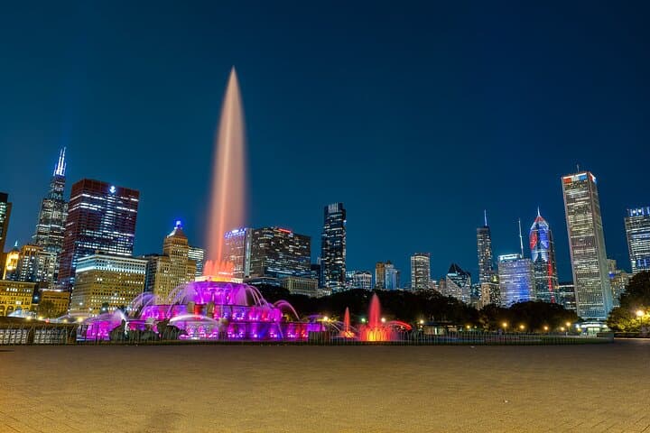 Wind & Souls Adults-Only Ghost Tour in Chicago — Haunted Downtown Walking Experience