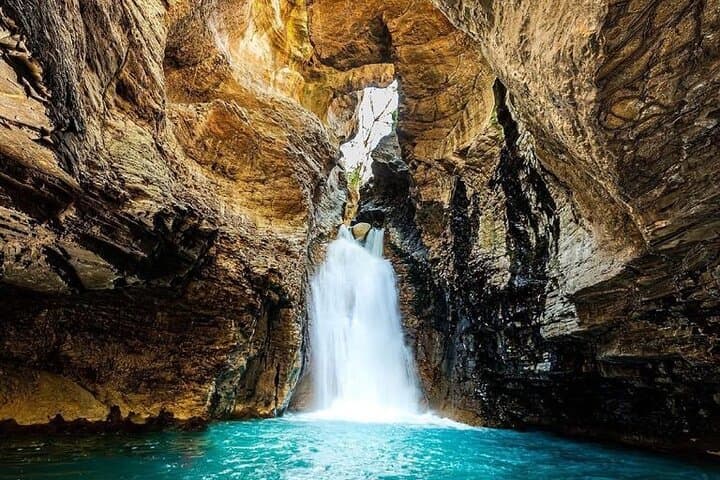 La Leona Waterfall Extreme Hike & Swim from Tamarindo — 3 km Adventure