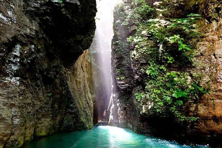 La Leona Waterfall Extreme Hike & Swim from Tamarindo — 3 km Adventure photo 5