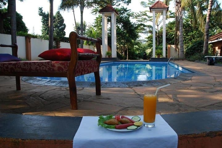 Zimbabwe Mid-Luxury Safari: 6-Day Victoria Falls to Harare Adventure photo 4