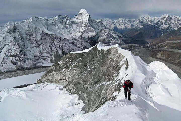 Island Peak Climbing: A Practical Guide to Summiting Imja Tse in the Everest Region photo 3