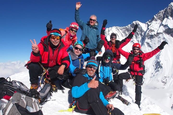 Island Peak Climbing: A Practical Guide to Summiting Imja Tse in the Everest Region photo 2