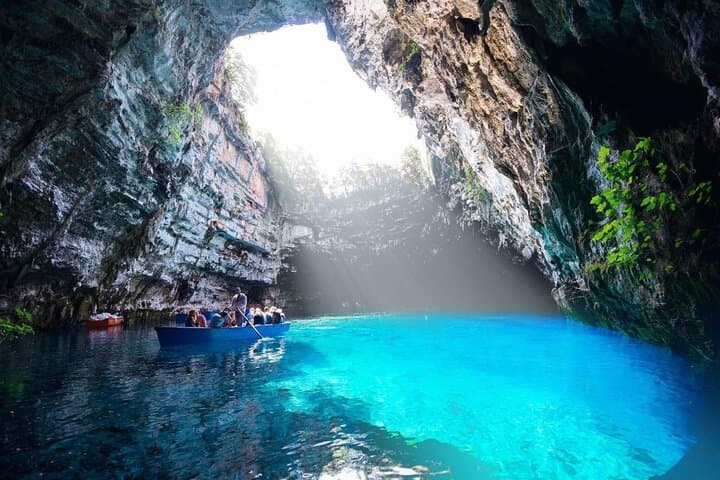 Melissani Lake & Drogarati Cave Half-Day: Boat Ride, Stalactites and Myrtos Beach Swim photo 4