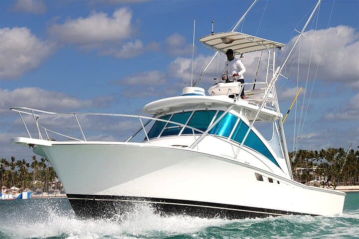 Punta Cana Private Fishing Charter on 32' Luhrs — Big Game Offshore