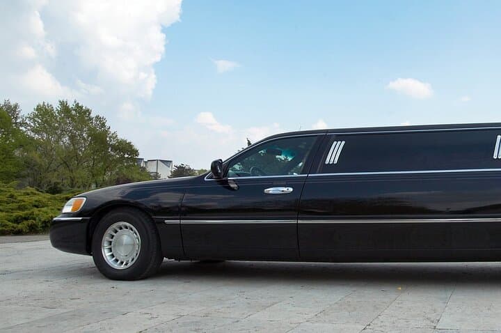 Dubai Private Limo Ride: 2-Hour Chauffeured Tour Along Sheikh Zayed Road & Downtown photo 3