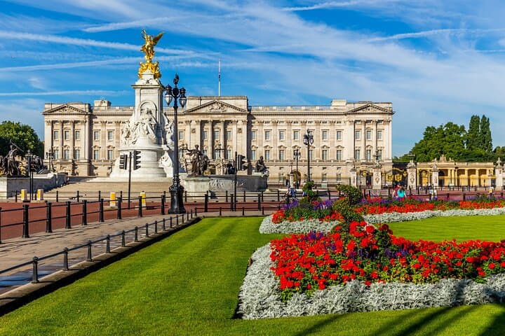 Buckingham Palace Exterior & Royal History Private Tour — London Walking Guide