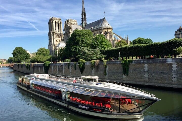 One-Day Paris Panorama: Champs-Élysées Drive, Galeries Lafayette & Seine Dinner Cruise photo 3