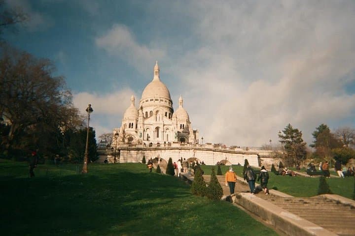 6-Hour Paris Tour: Montmartre, Galeries Lafayette & Seine River Cruise photo 4