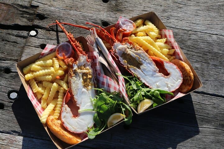 Helicopter Whale Watching in Kaikōura: Marine Biologist Tour & Crayfish Lunch photo 3