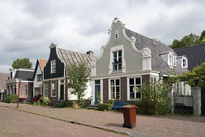 Amsterdam Combi Bike Tour: Historical Centers, North Ferry & Industrial Art photo 1
