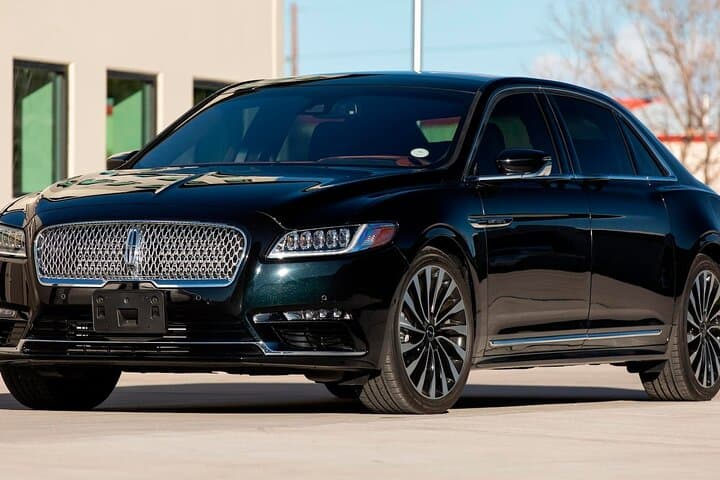 Private Sedan Transfer From Seattle Downtown to SEA Airport — Comfort and Reliability photo 1