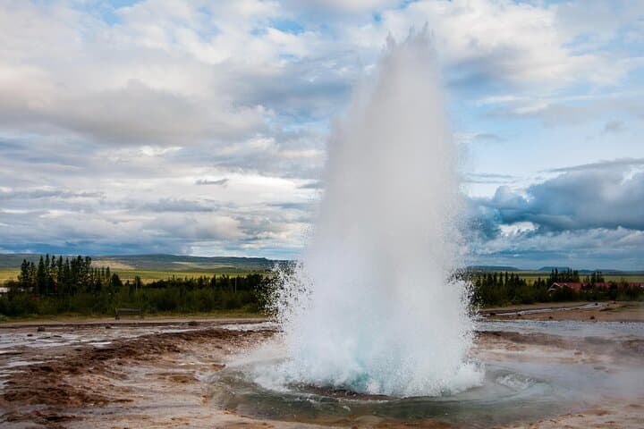 Private Golden Circle Legend Tour: Thingvellir, Geysir & Gullfoss Day Trip photo 2