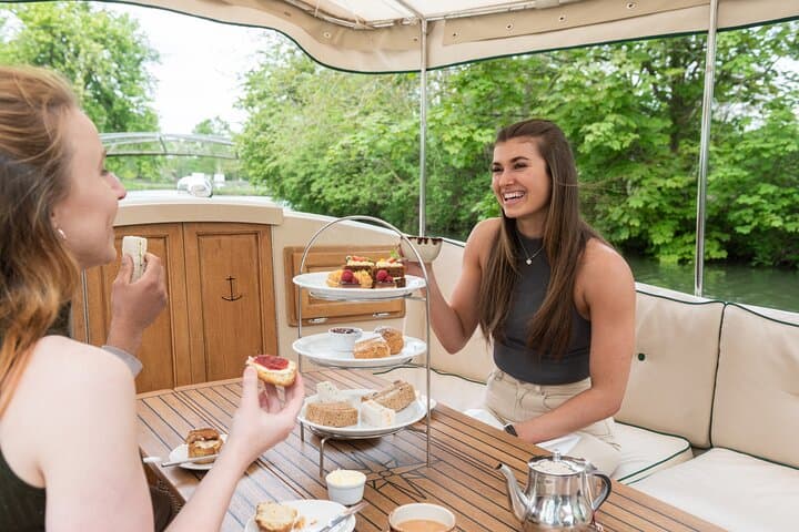 Oxford River Thames Afternoon Tea Cruise — 90-Min Sightseeing with Scones