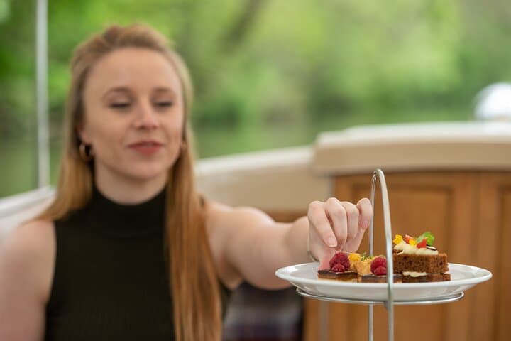 Oxford River Thames Afternoon Tea Cruise — 90-Min Sightseeing with Scones photo 3
