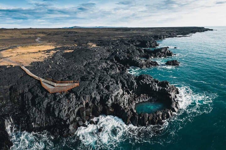 Explore Reykjanes UNESCO Global Geopark: Private Full-Day Geology & Coastal Tour photo 2