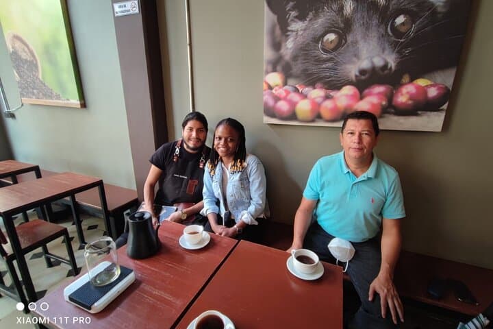 Walk San Salvador’s Historic Center: Cathedral, Markets & Coffee Tasting photo 3