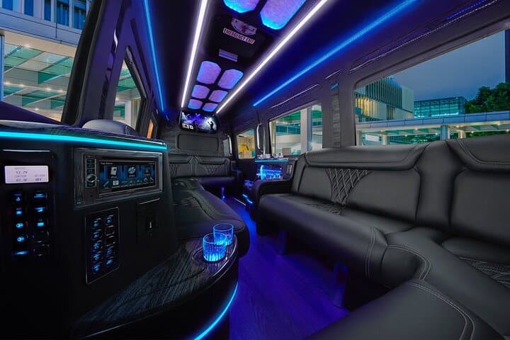 Private Luxury Transfer in New Orleans — Door-to-Door Comfort Between MSY and the French Quarter photo 3