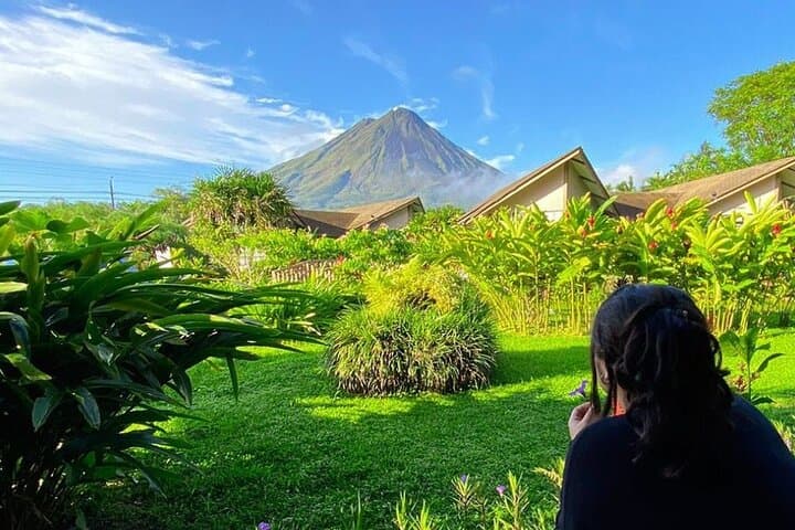 5-Day Costa Rica Adventure from San José — Volcanoes, Rainforests & Tortuga Island