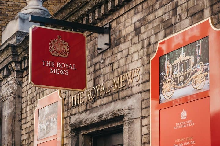 Skip-the-Line Queen's Gallery & Private Royal London Tour from Trafalgar Square photo 1