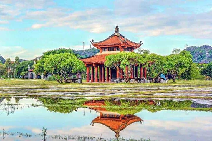 Hoa Lu & Mua Cave Full-Day Adventure: Bike, Boat & Trang An Scenic Cruise photo 2