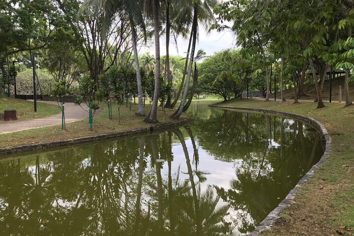 Private Half-Day in Shah Alam: Lake Gardens Walk and Malaysia’s Largest Mosque photo 4