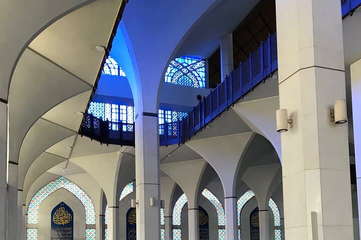 Private Half-Day in Shah Alam: Lake Gardens Walk and Malaysia’s Largest Mosque photo 5