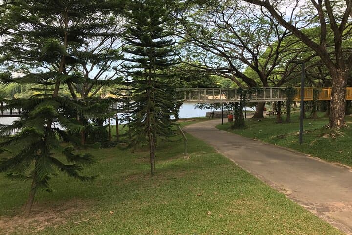 Private Half-Day in Shah Alam: Lake Gardens Walk and Malaysia’s Largest Mosque photo 6