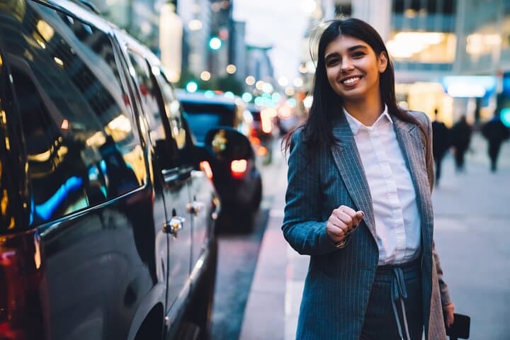 Manhattan to JFK Private Transfer by Luxury SUV — Stress-Free Airport Transfer photo 2